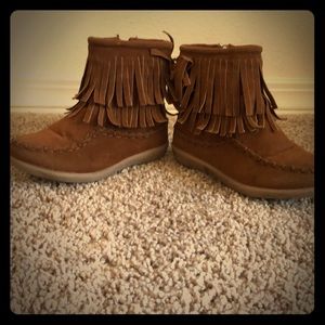 Brown Fringe Moccasin.